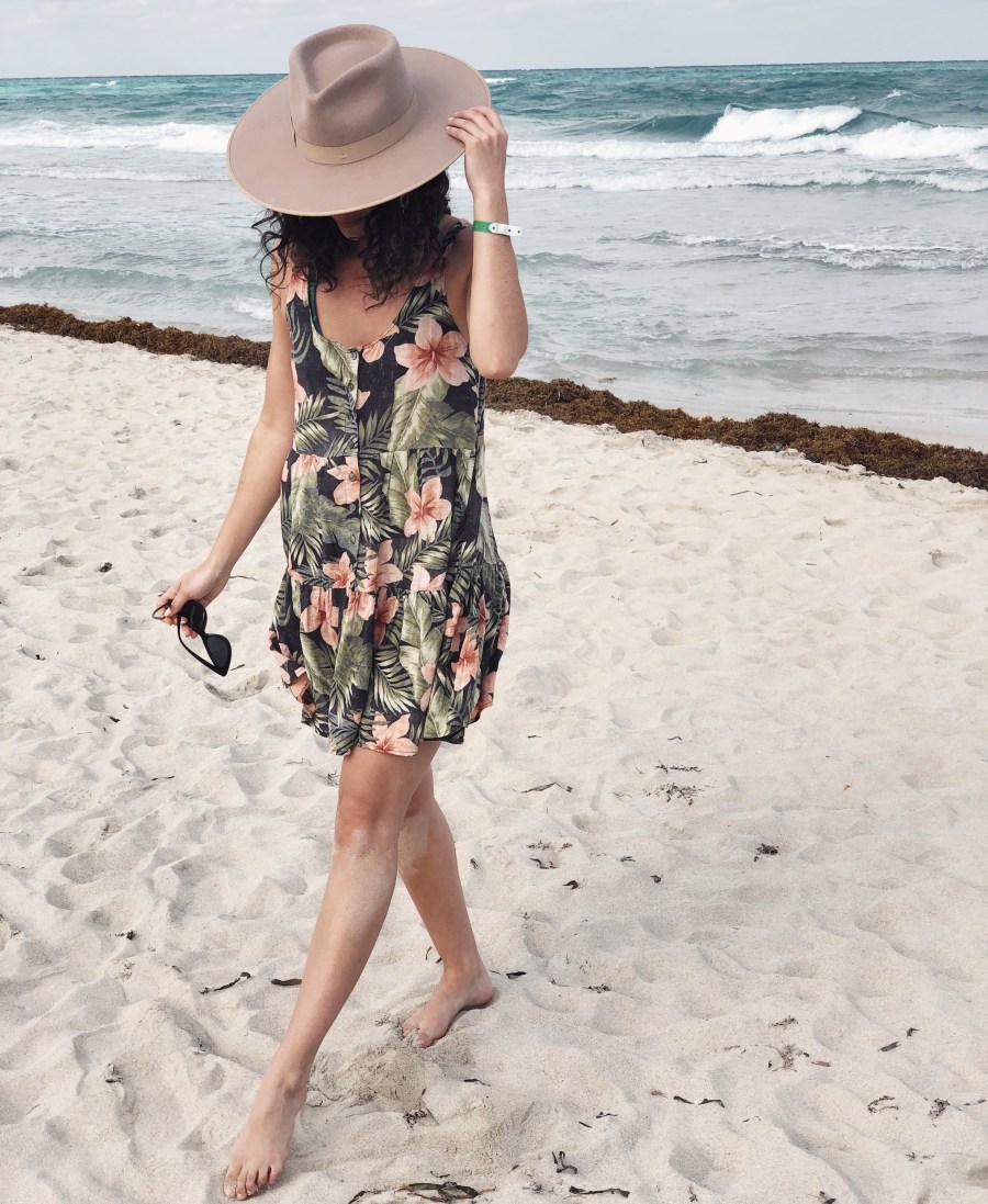 Chapeau sur la plage